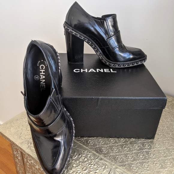 CHANEL patent leather chain-link ankle boot - Picture 14 of 14